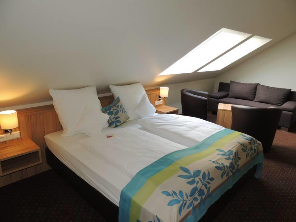 Sutter'S Landhaus Gensingen Room photo
